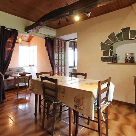 Les Du Mas Lachamp Holiday home Gravieres