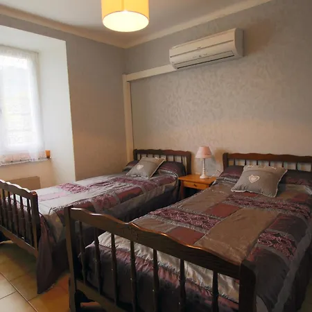 Les Du Mas Lachamp Holiday home Gravieres