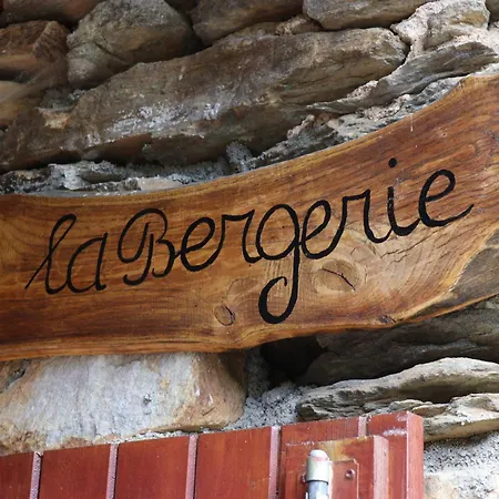 Les Du Mas Lachamp Holiday home Gravieres